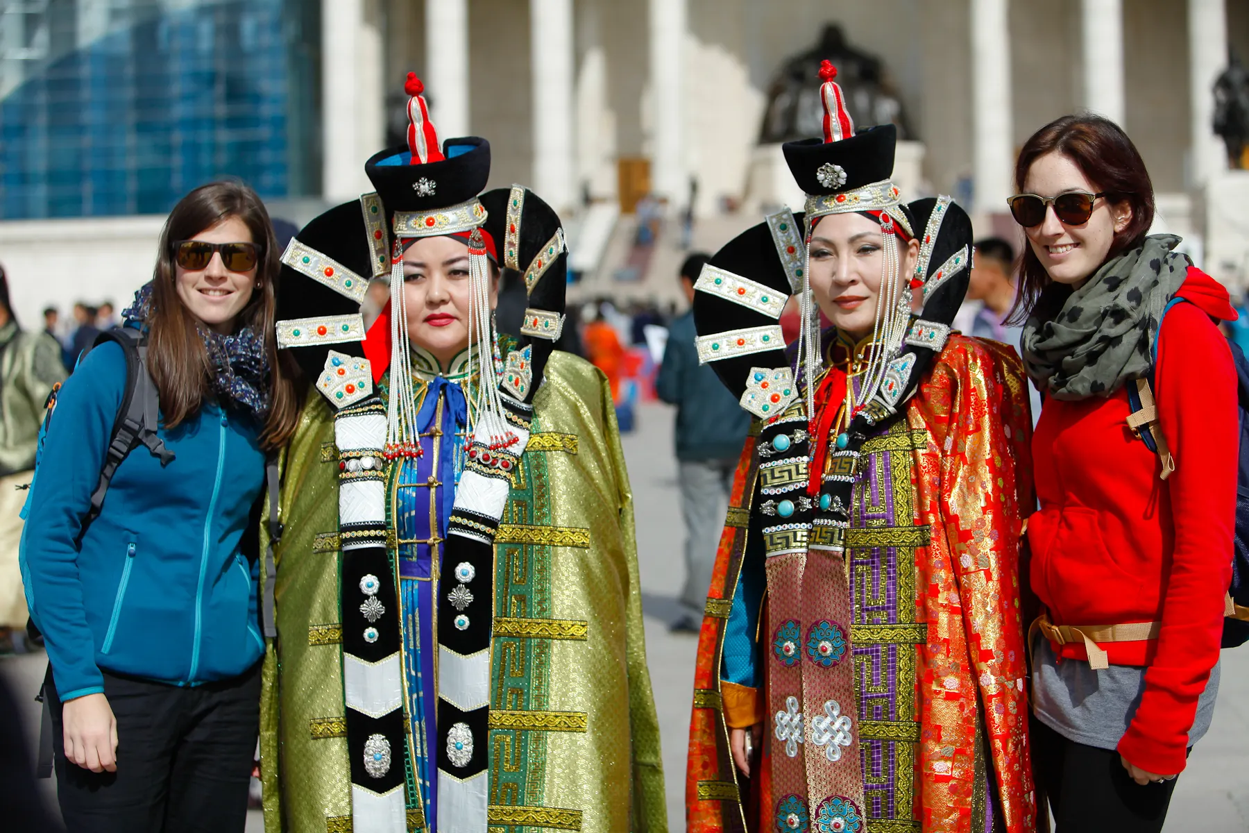 Deeltei Mongol parade — Mongolians in traditional deel costume